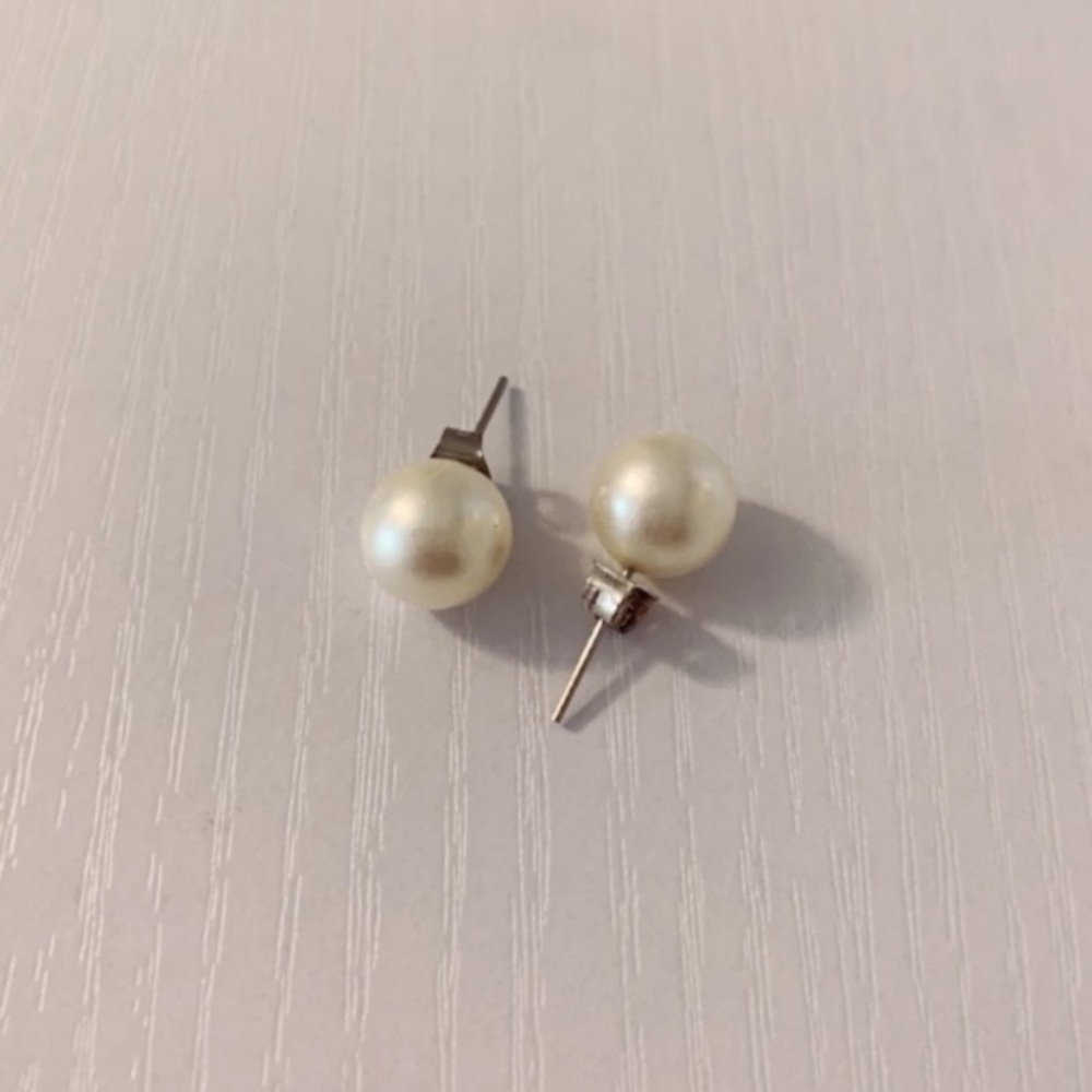 pearl earrings